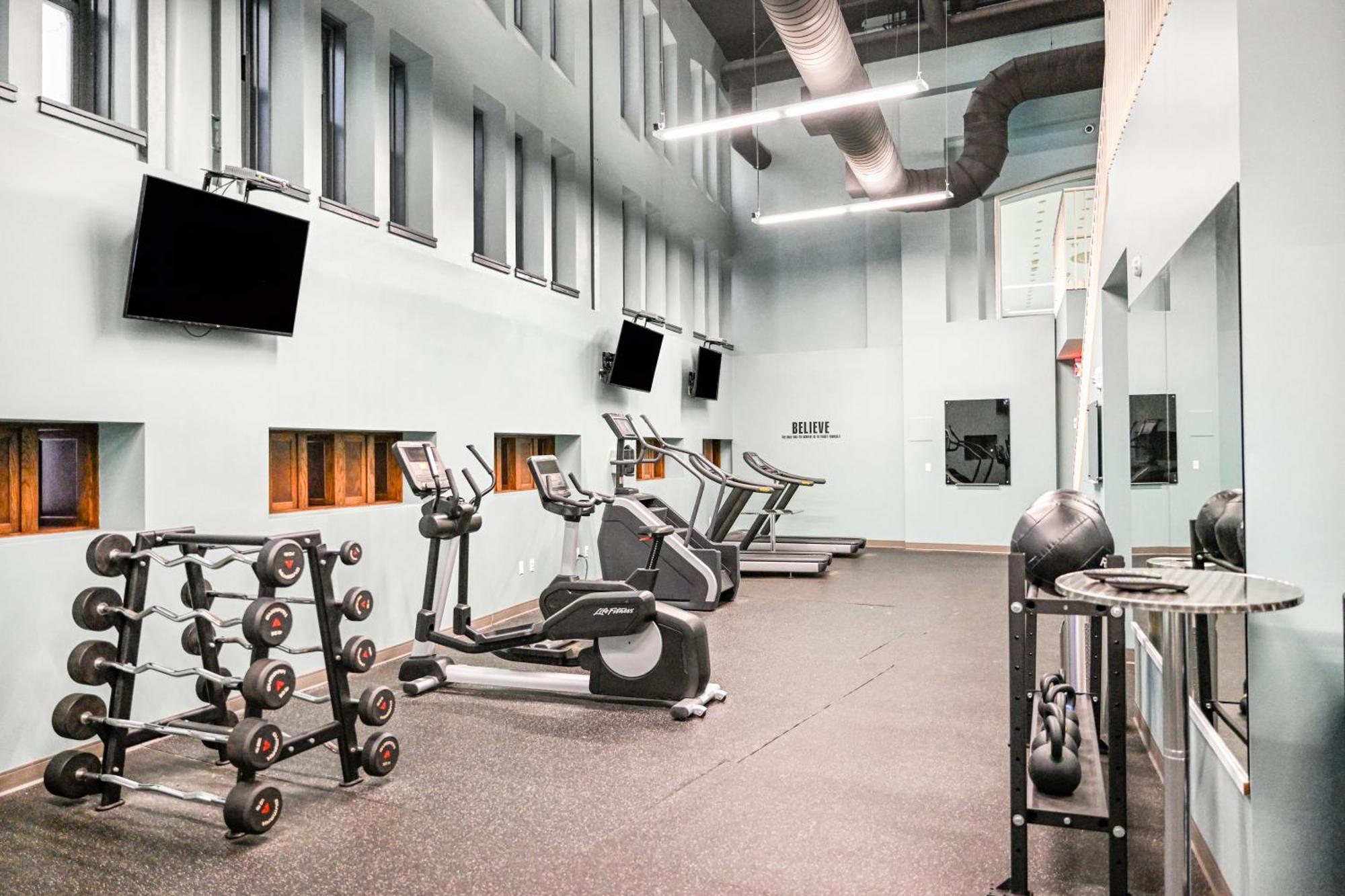 Heart Of Dt With Free Pool & Steam Plus Gym Luxe 812 Cleveland Luaran gambar